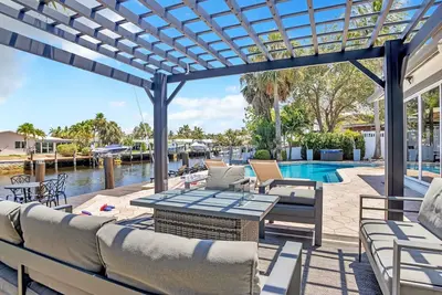 Image de Luxury Waterfront Retreat, Htd Pool, 5Min to Bch, Game Room, Golf, Pet Friendly