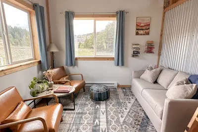 Image de Cozy Cabin w/ Waterfall near Glacier National Park