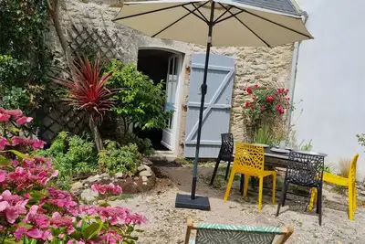 Image de Petite Maison de Pêcheur à 10 m de la Plage, Avec Jardin Clos