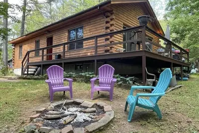 Image de Cozy, pet friendly cabin minutes to lake George village