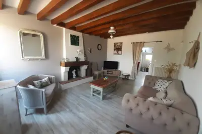 Image de Gîte familiale à la campagne avec piscine partagée