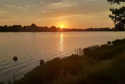 Image de Beautiful Lake View! Spacious3\/2 Monthly Special!