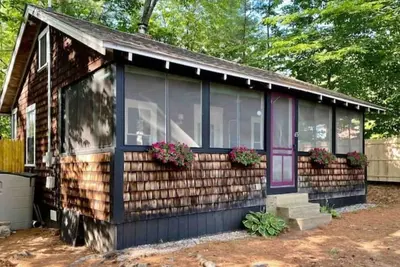 Image de Cozy Cottage Close to Webster Lake with Hot Tub