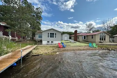 Image de Lake Shamineau Retreat with private beach and dock!