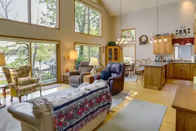 Image de Lakefront Vandalia Home w/ Boat Dock & Gas Grill!