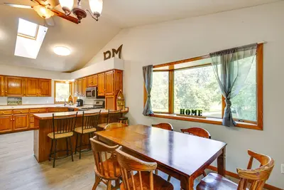 Image de 2 Mi to Cedar Lake: Quiet Home w\/ Fire Pit + Deck
