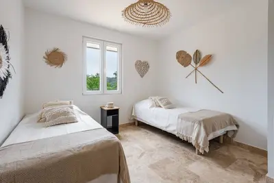 Image de Villa provençale neuve de 100m² avec piscine!
