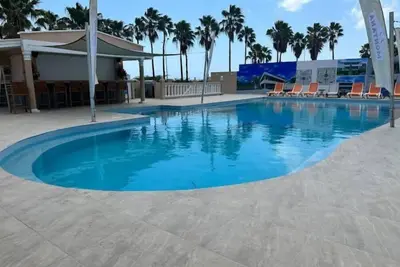 Image de 1 bedroom, balcony, Ocean view. Second floor