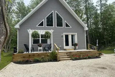 Image de Brand new bungalow 2 blocks to the beach. Pet friendly!