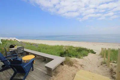 Image de 101 North Shore Blvd- 2 Cottages! Beachfront, stunning views, great for families