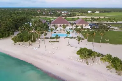 Image de High Tides and Good Vibes! Beachfront, Outdoor Pool, Pet-friendly, Free Parking!
