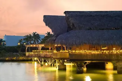 Image de Best Place to Unwind! Two Spacious 2br Suites, Swimming Pool, Beachfront!