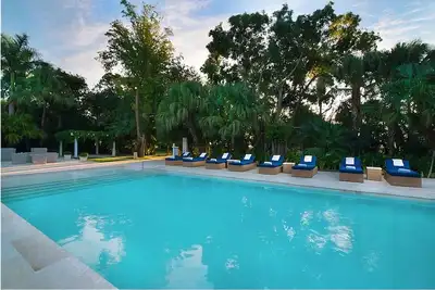 Image de For The Whole Family! 3 Spacious and Pet-friendly Suites, Beachfront, Pool!