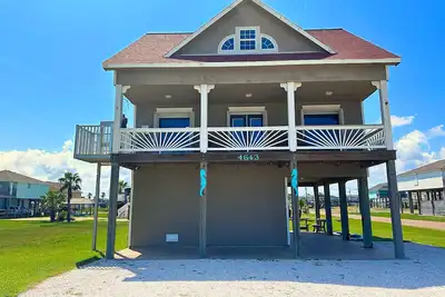 Beautiful beach house on the Bay