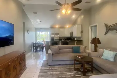 Image de Beautiful 2\/2 with a 60 foot seawall 100 yards from Cudjoe Bay