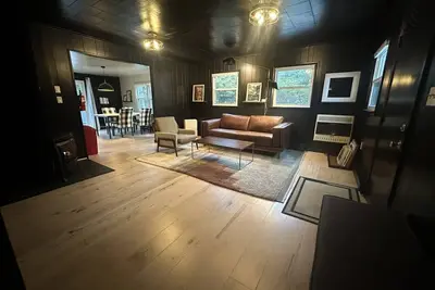 Image de Couples Romantic Escape Hot Tub Fireplace