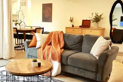 Image de Newly Remodeled Home 14 Miles to Disneyland
