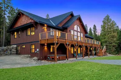 Image de 7 Bd, Swim Spa, Game Room, Sleeps 24!