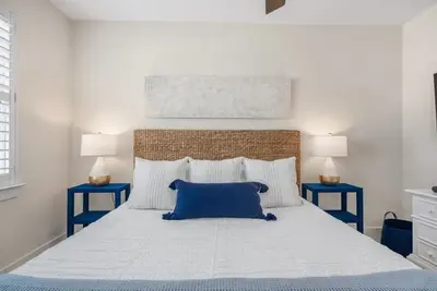 Image de The Blue House at Carolina Beach, swim spa, ping pong, bikes & pet friendly!