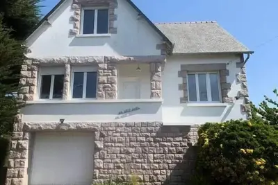 Image de Belle maison néo-bretonne dans un quartier résidentiel sur les hauteurs du Val André