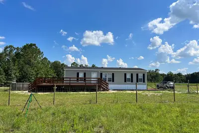 Image de 35 min from Disney. Pet Friendly! \n