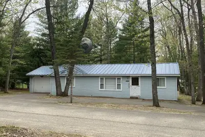 Image de Cozy Clean Quaint Quiet Base Camp Cottage