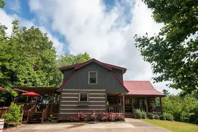 Image de Rustic Chic Cabin with Luxury Amenities