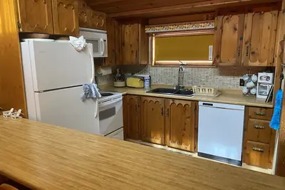 Image de Cabin for rent in terravista bc\nSoak up the sun and sand making memories.