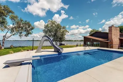 Image de Paradise Found! Beautiful Lake Home with Private Heated Pool on Cannon Lake!