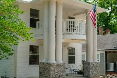 Image de Downtown! Historic Loop Entire Home Free Parking
