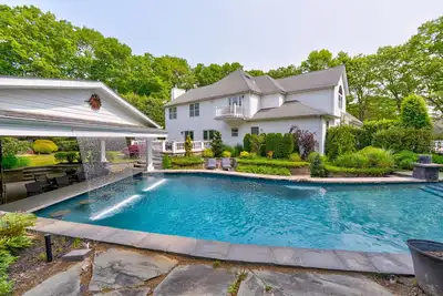 Image de New 7 Bedrm House-Pool, Swim-Up Bar, Grill, Pool Table, Fitness and play room
