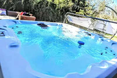 Image de Xl 2025 New Jacuzzi  Relaxing 3br Home🏡Pool Table🎱 King Beds Universal🎢 20min