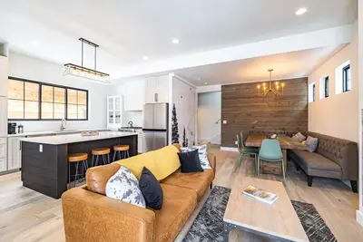 Image de Modern Home Meets Mountain Adventures