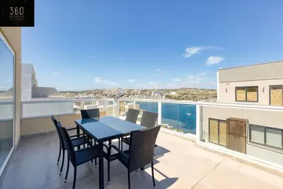 Image de Luxurious Sea front Penthouse with private Hot Tub