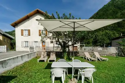 Image de Appartement \"Gîte Zen Attitude\" avec vue sur la montagne, bain à remous privé et Wi-Fi