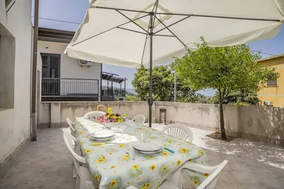 Image de Maison de vacances \"La Casuzza Di Sara\" avec terrasse privée et Wi-Fi
