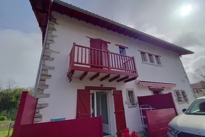 Image de Appartement T3 confortable avec terrasse, 2 chambres, cuisine équipée, Wi-Fi – Larressore