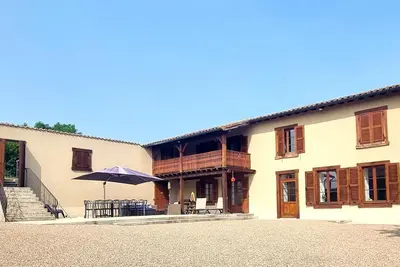 Image de Maison spacieuse avec piscine, spa et sauna à Cezay