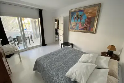 Image de Piso de Lujo en Puerto Banús con 3 Piscinas Ideal Para Familias