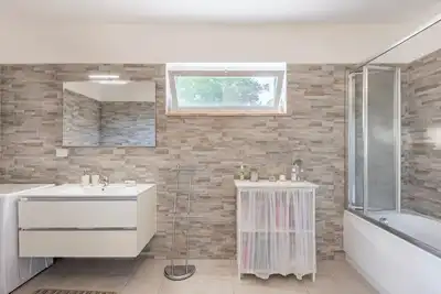 Image de Cozy Villa with whirlpool and emotional shower surrounded by nature