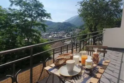 Image de 2 Personnes \/Balcon