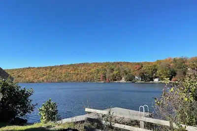 Image de Beautiful lakefront property 60 minutes from Nyc.