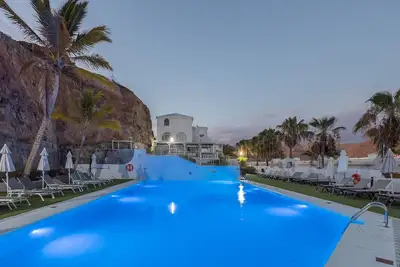 Image de 2br Private Terrace House - Solarium & Pool