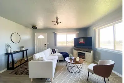 Image de Madras Oak House â—Ź Entire Home w/Unopposed Mountain View â—Ź Fireplace â—Ź Bbq