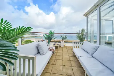 Image de Stunning Beach Front with Sea Views Luxury Apartment in Carbis Bay near St Ives