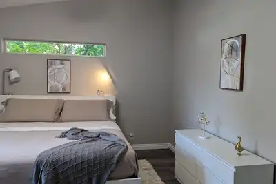 Image de Modern Retreat near Top Golf