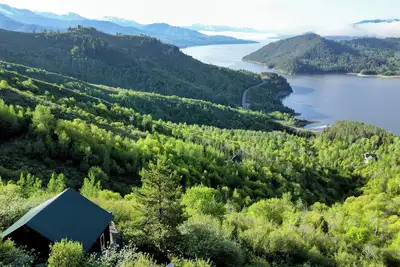 Image de Classic log cabin with stunning views!