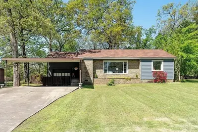 Image de Our home. Nice quiet neighborhood. 8 min from downtown, 5 from super Walmart.