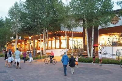 Image de Vail Village 3br Center Place penthouse condo - walk to shops and Gondola One!