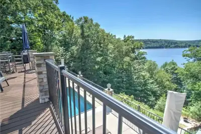 Image de Gorgeous, Lake-Front Retreat at Lake Wallenpaupack! Perfect year-round!